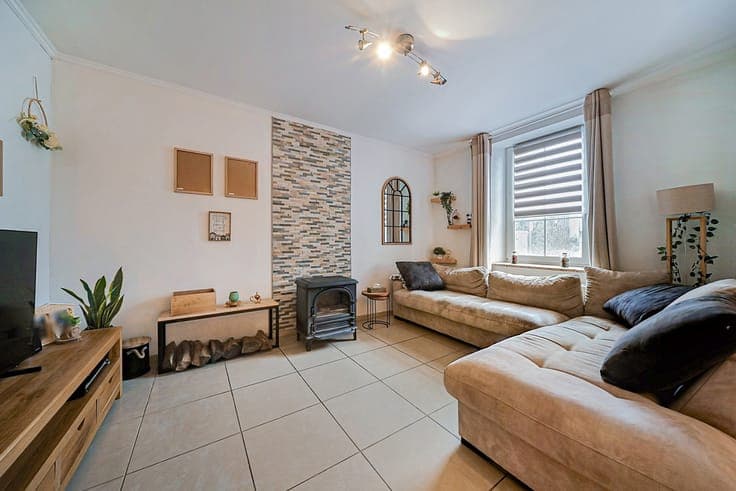 Stone house with 60 m² of conversion potential