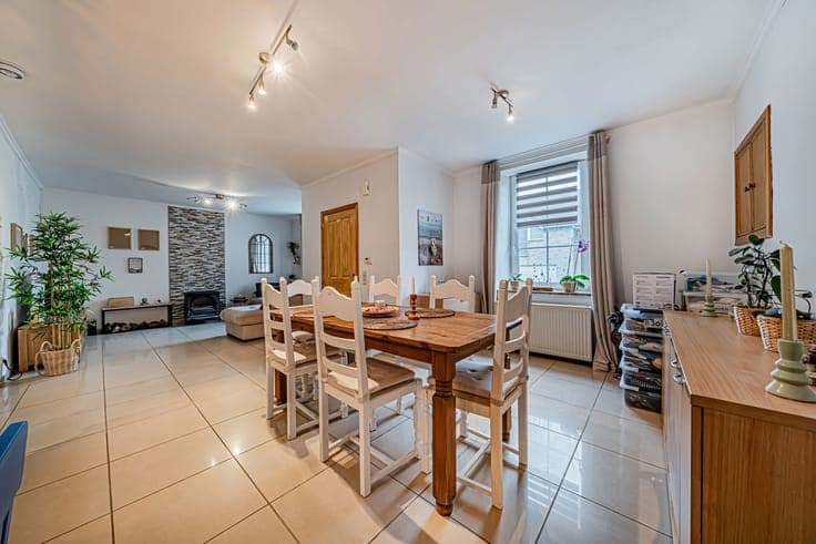 Stone house with 60 m² of conversion potential