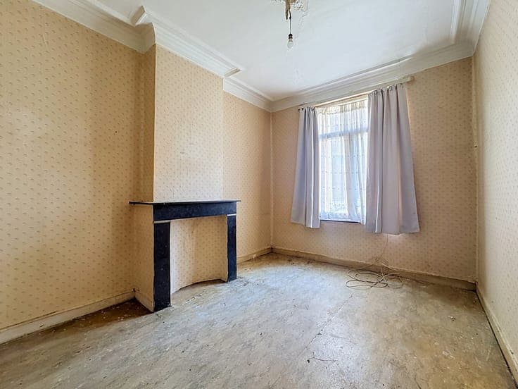 Investment property with 2 registered units and a garden