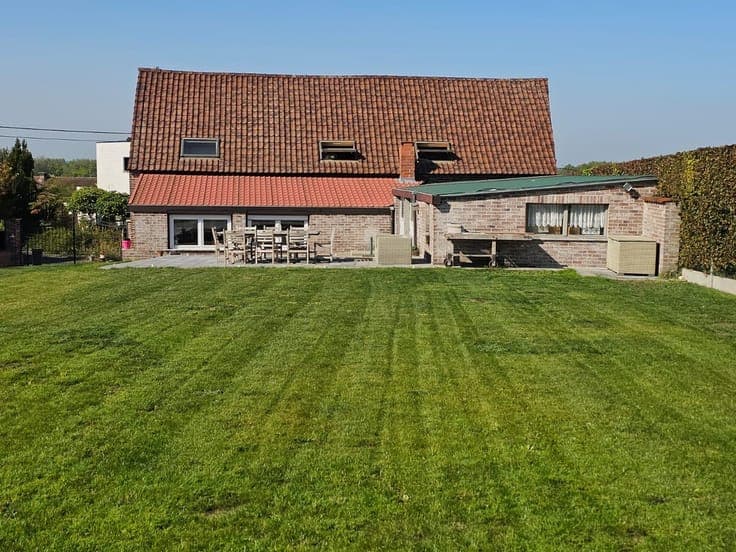 Ruime, charmante woning op een perceel van 57a80ca