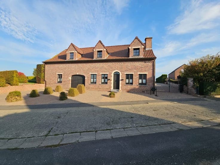 Ruime, charmante woning op een perceel van 57a80ca