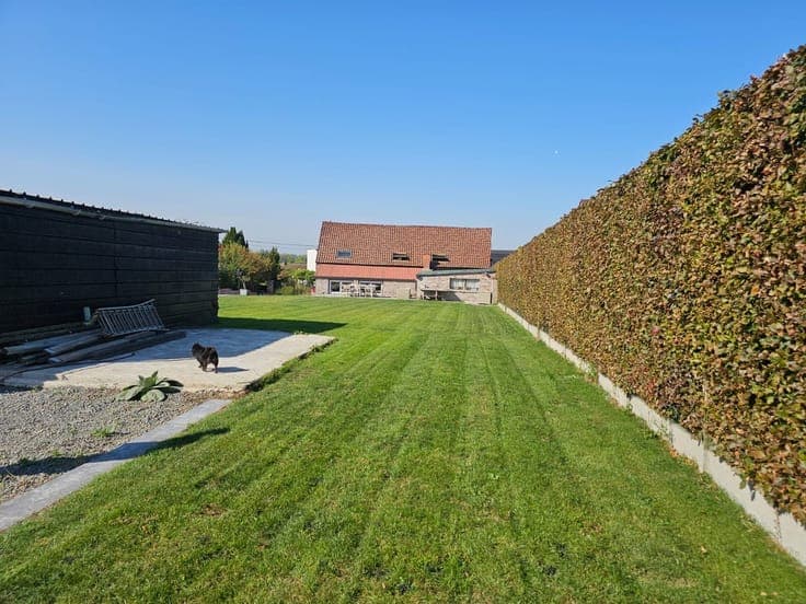Ruime, charmante woning op een perceel van 57a80ca