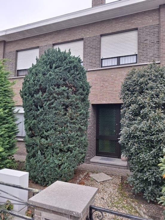 RUSTIG GELEGEN HALFOPEN WONING