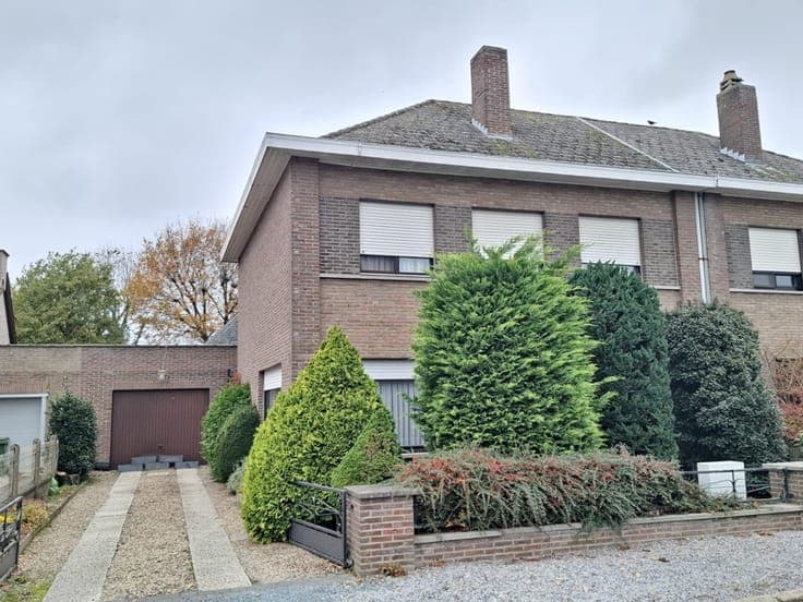 RUSTIG GELEGEN HALFOPEN WONING