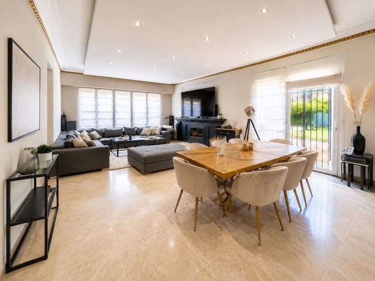 VILLA D’EXCEPTION AUX VOLUMES IMPRESSIONNANTS - PEB D+