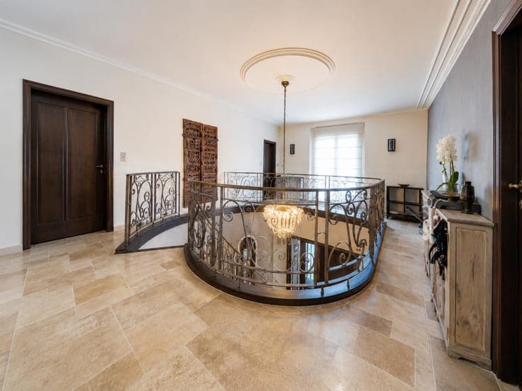 VILLA D’EXCEPTION AUX VOLUMES IMPRESSIONNANTS - PEB D+