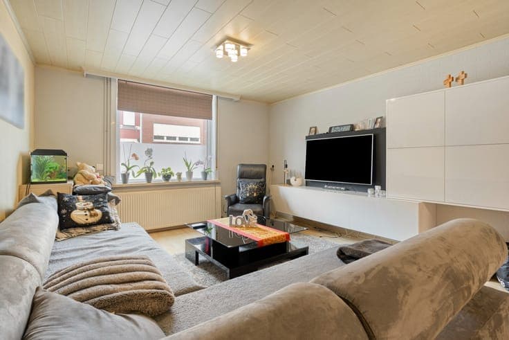 Ruime en veelzijdige (handels)woning met grote polyvalent...
