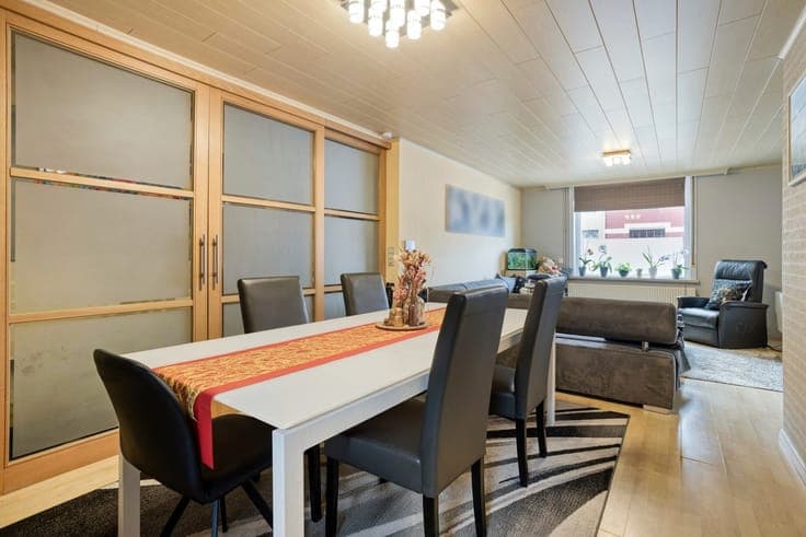 Ruime en veelzijdige (handels)woning met grote polyvalent...