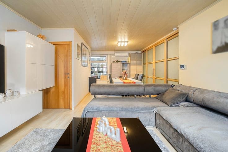 Ruime en veelzijdige (handels)woning met grote polyvalent...
