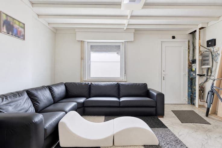 RUIME EN GERENOVEERDE WONING MET 4 SLAAPKAMERS EN WESTGER...