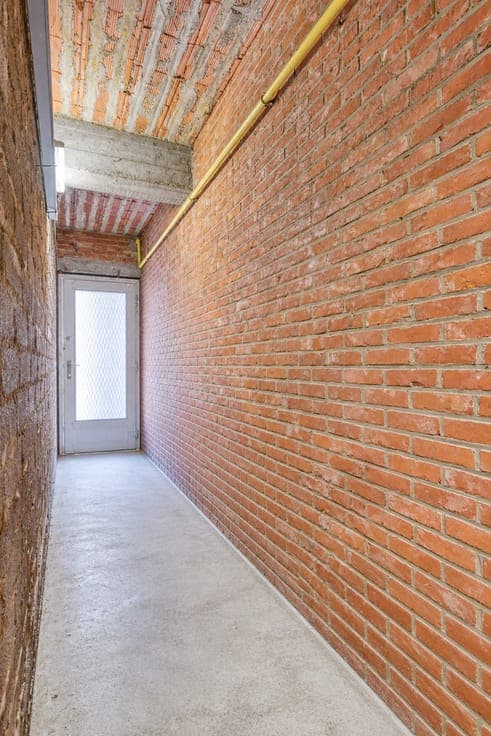 RUIME EN GERENOVEERDE WONING MET 4 SLAAPKAMERS EN WESTGER...