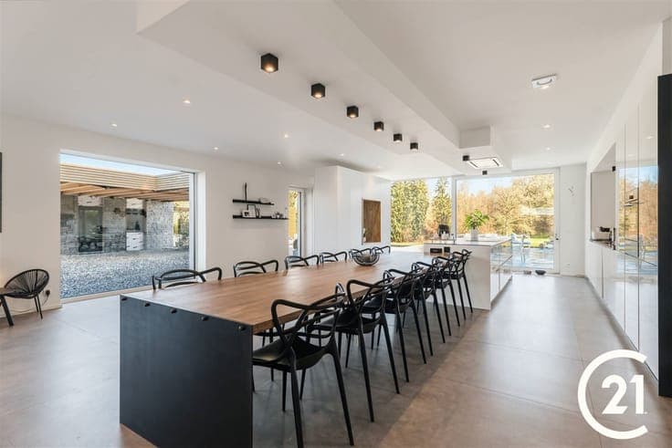 Luxury 6 Bedroom House in Cine