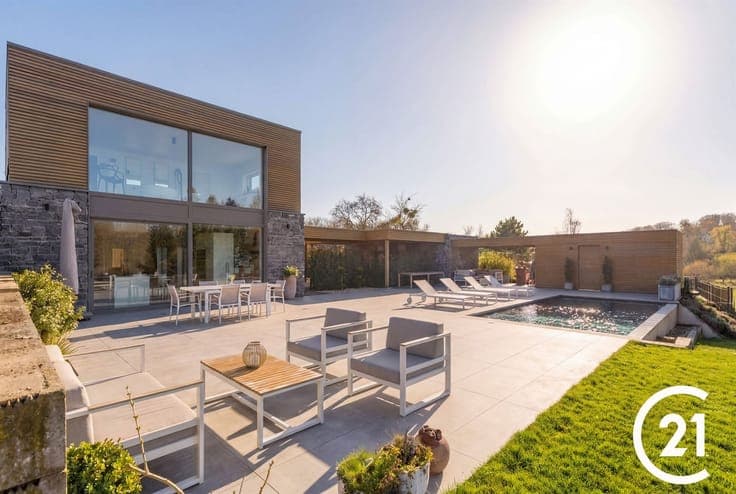 Luxury 6 Bedroom House in Cine