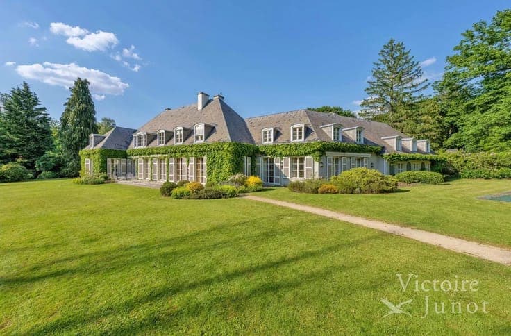 Beautiful and unique property adjacent to the Forêt de Soign