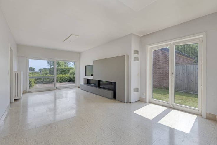 Idyllically located rural home on a 3,828 m² plot