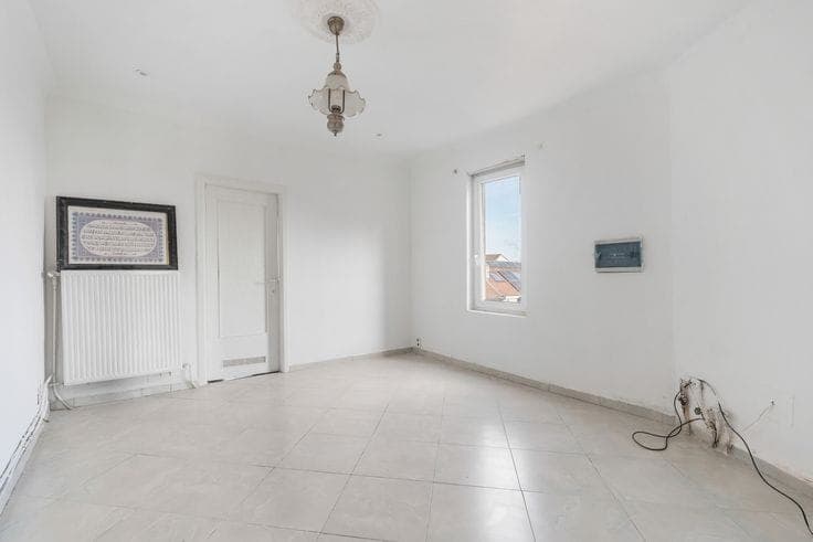Investment property with 4 officially recognised residentia…