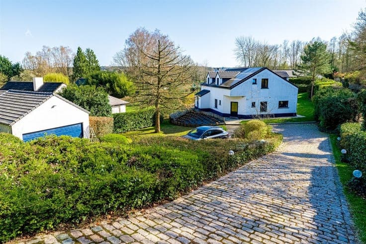 Charming 2 Bedroom Duplex in Court-Saint-Etienn
