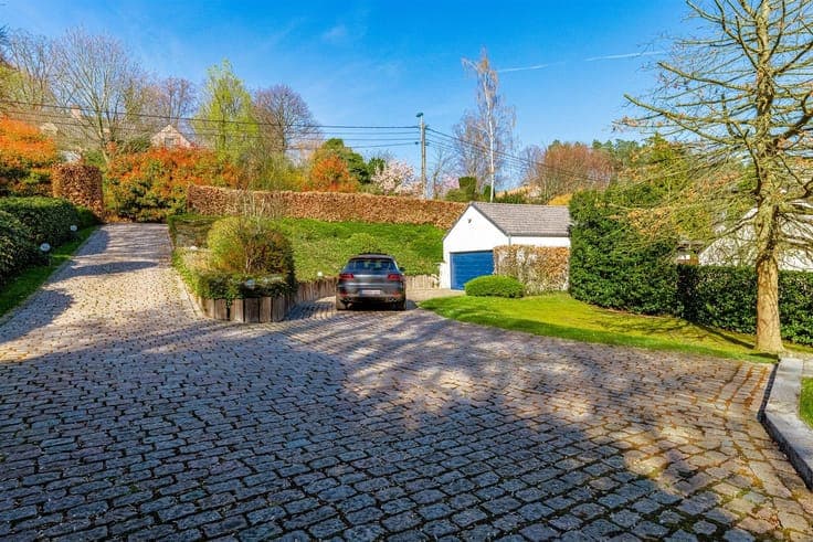 Charming 2 Bedroom Duplex in Court-Saint-Etienn