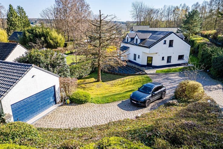 Charming 2 Bedroom Duplex in Court-Saint-Etienn
