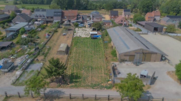 VLIERZELE - Halfopen bebouwing met 2 stallen op +/-19are