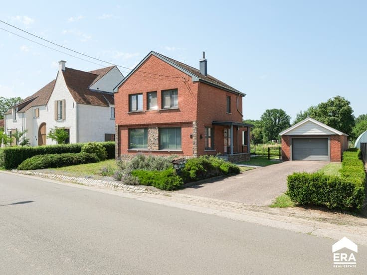 Move-in ready open dwelling on a spacious plot in green Lang