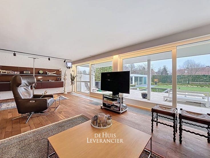 Elegante laagbouwvilla waar discrete rust, moderne uitstr...