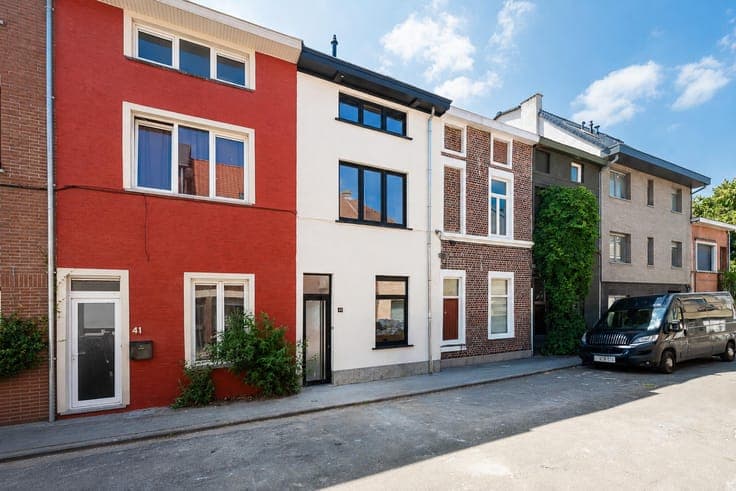 Instapklare, totaal gerenoveerde woning op toplocatie!