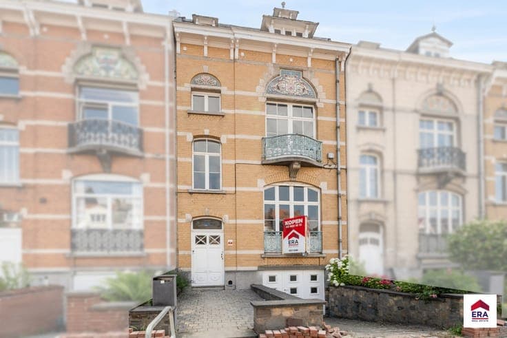Spacious townhouse with garden and garage in Wemmel