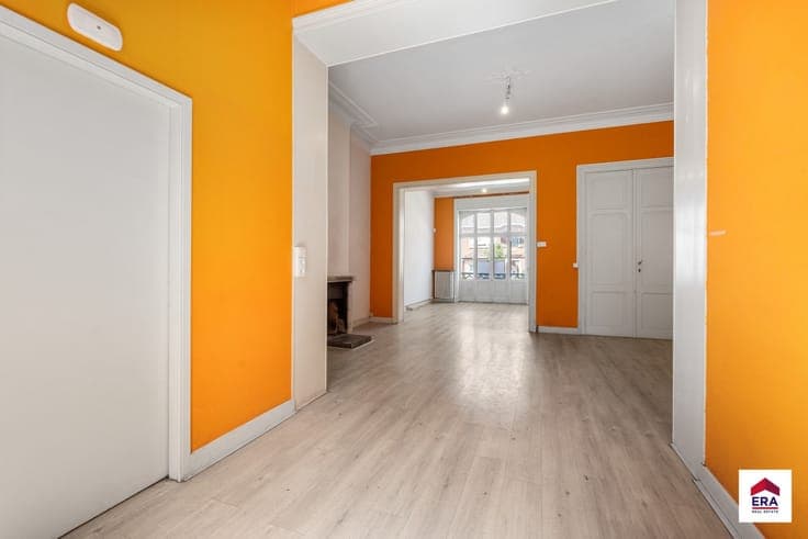 Spacious townhouse with garden and garage in Wemmel