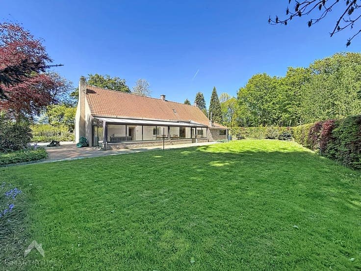 Farmhouse with potential in an idyllic setting