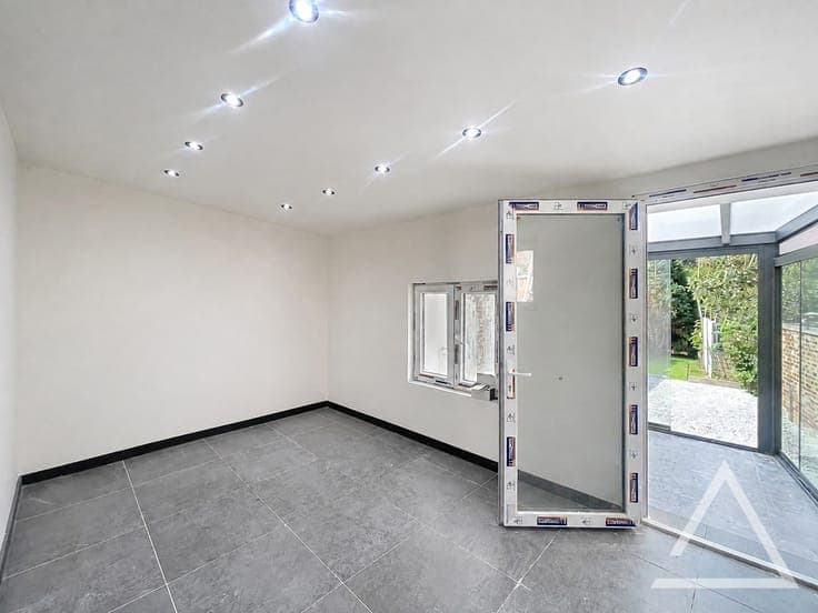 3-bedroom house with garden and garage