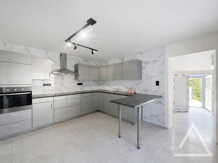 3-bedroom house with garden and garage