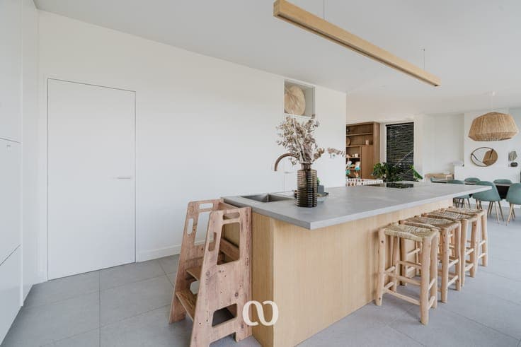 Beautifully renovated family home with 4 bedrooms in Kruise