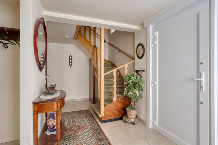 Spacious Bel-Etage Home with Garden in Central Location