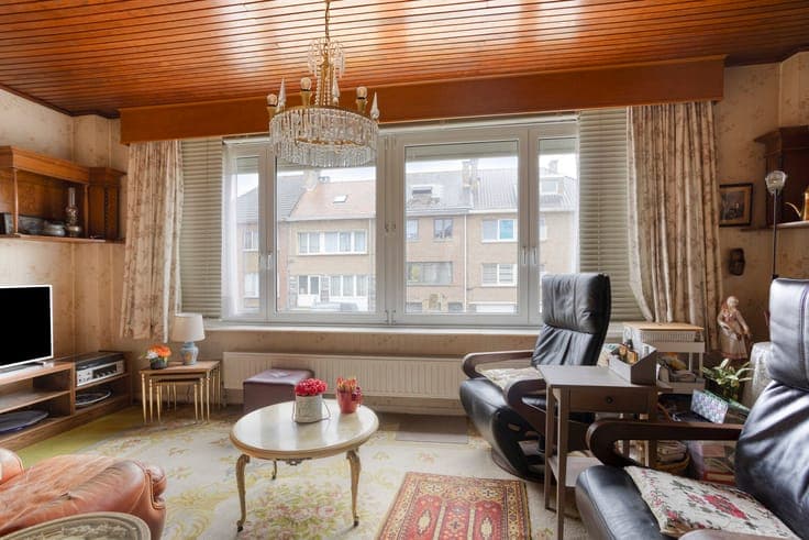Spacious Bel-Etage Home with Garden in Central Location
