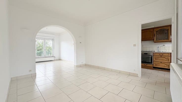 Bel-etage home, located in a quiet neighbourhood.