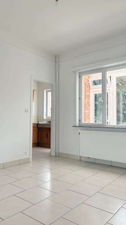 Bel-etage home, located in a quiet neighbourhood.