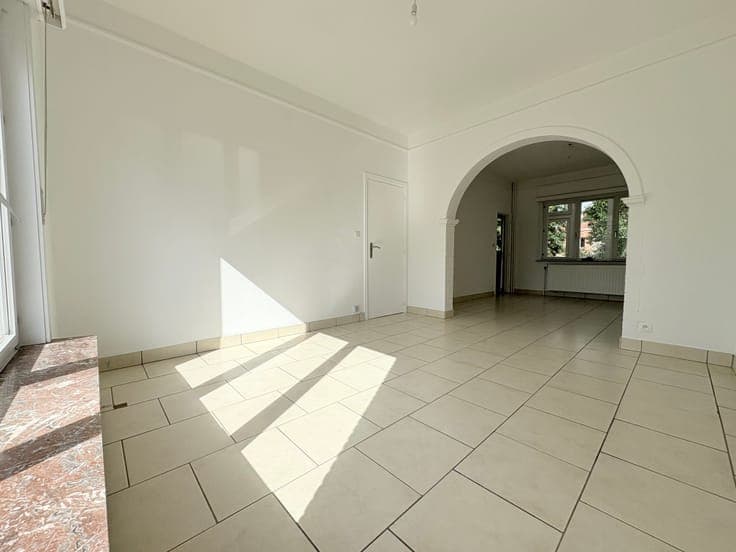 Bel-etage home, located in a quiet neighbourhood.