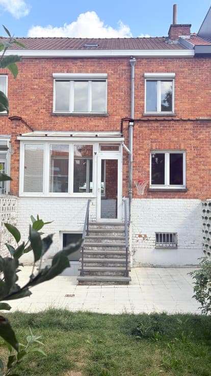 Bel-etage home, located in a quiet neighbourhood.
