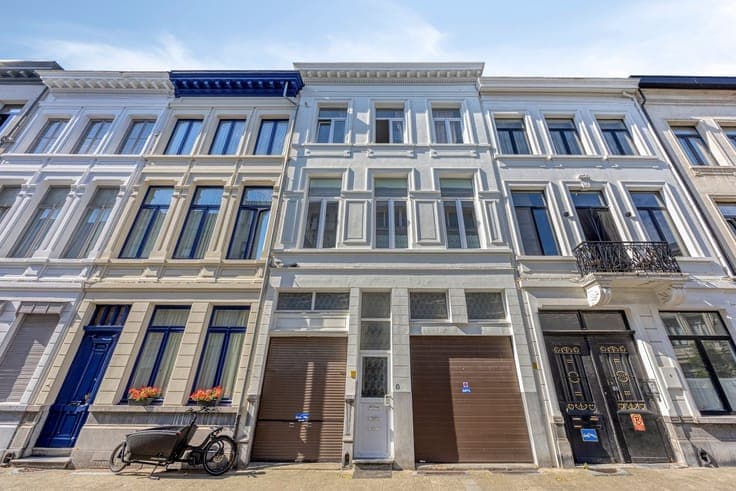 In het hart van 't Zuid: te renoveren opbrengsteigendom