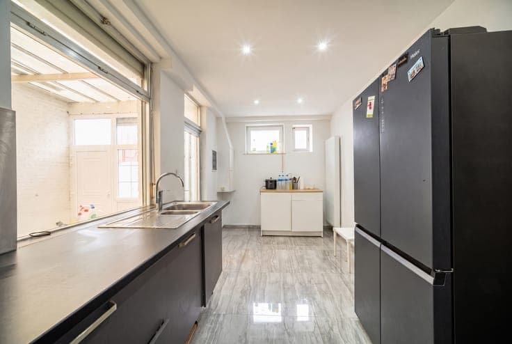 House with covered courtyard, 4-bed potential