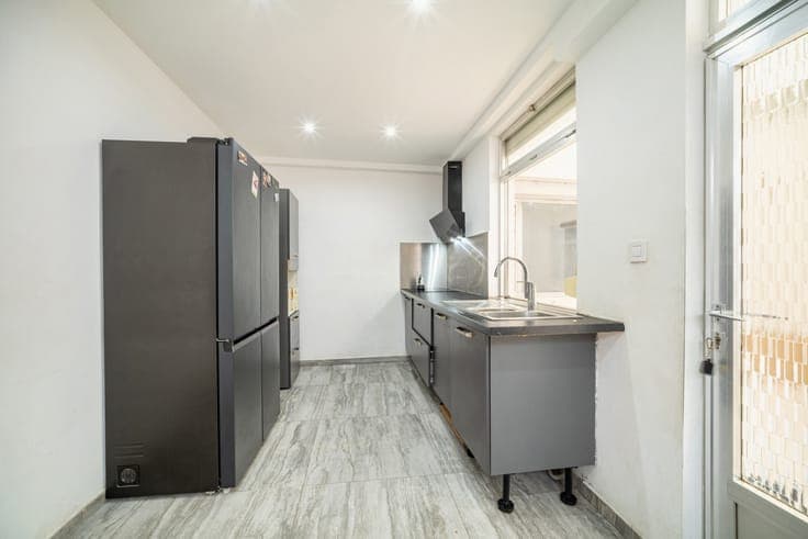 House with covered courtyard, 4-bed potential