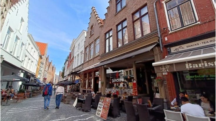 Horecapand met woonst in GOUDEN DRIEHOEK te koop in Brugge