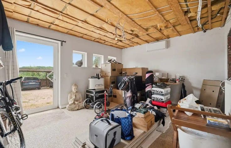 Versatile two-family house in the heart of Neerijse!