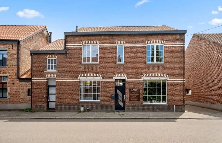 Versatile two-family house in the heart of Neerijse!