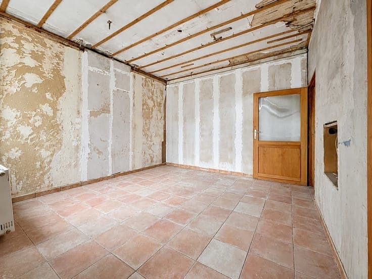 MAISON - 5CH - JARDIN - 2 TERRASSES - A RENOVER ENTIEREMENT