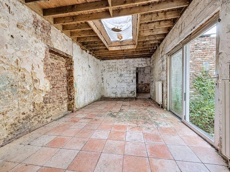 MAISON - 5CH - JARDIN - 2 TERRASSES - A RENOVER ENTIEREMENT