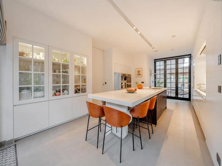 Exclusive villa with indoor swimming pool in Beisbroek area
