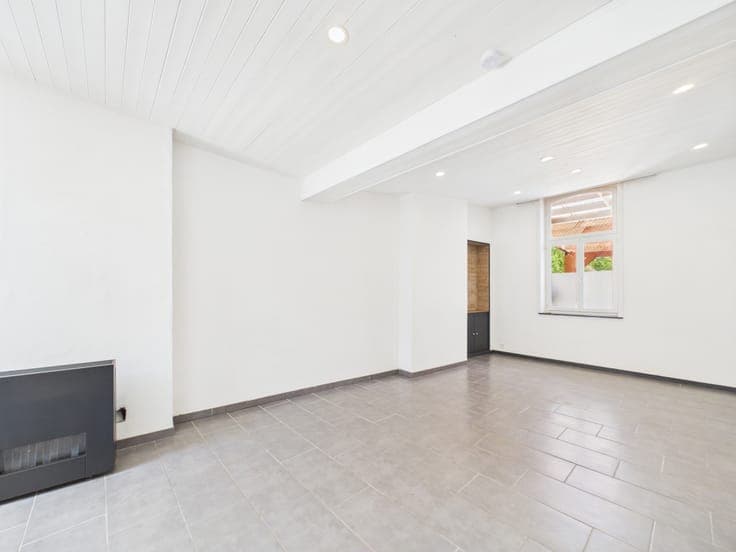 3-bedroom house with GARDEN & SWIMMING POOL