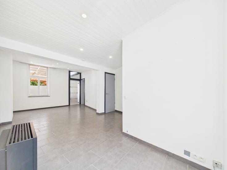 3-bedroom house with GARDEN & SWIMMING POOL